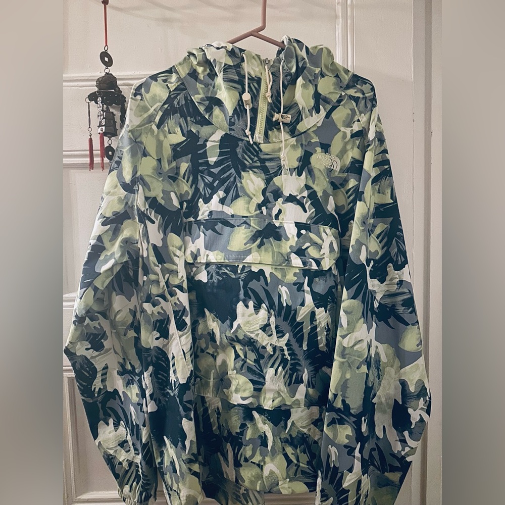 The North Face men’s Anorak (Large) Brand New!